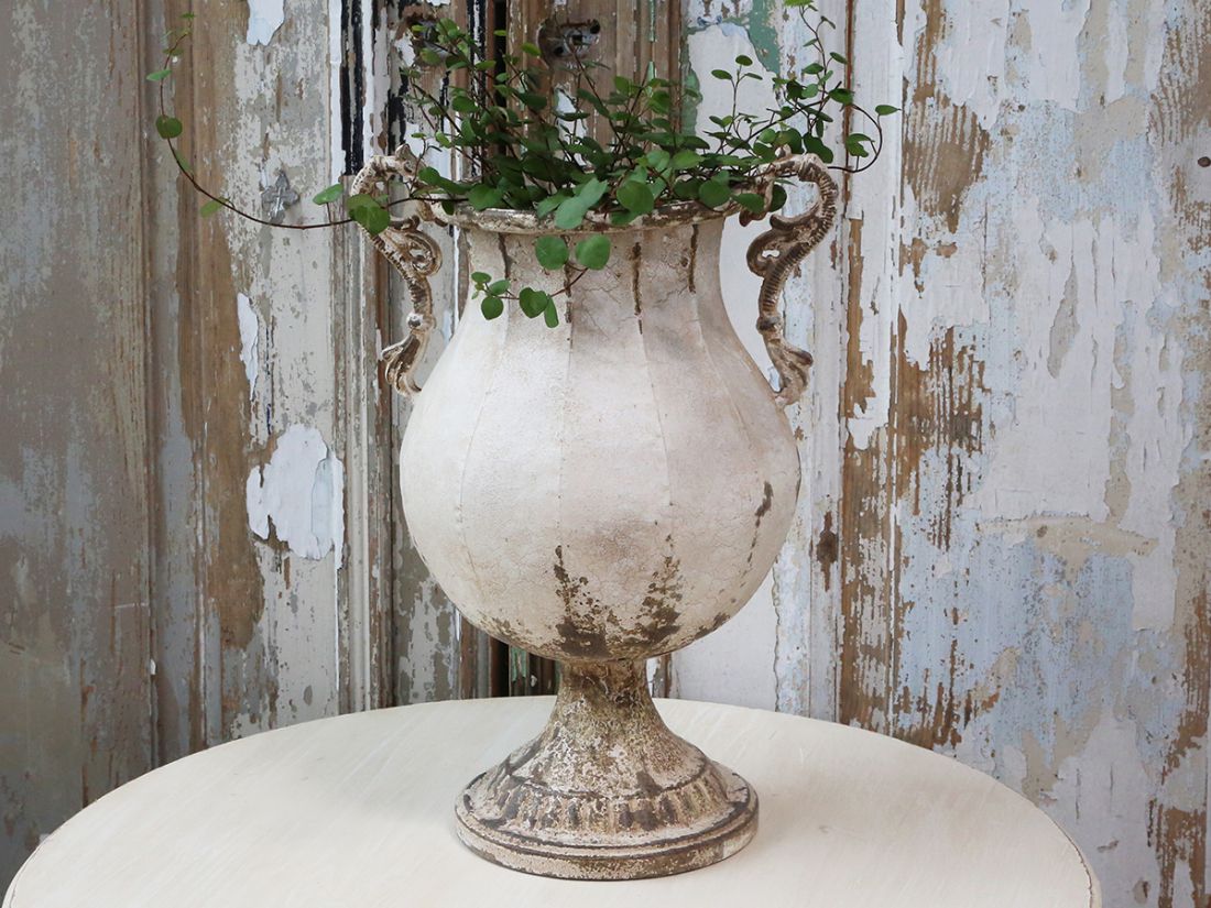 Prancūziško stiliaus balinto metalo vaza