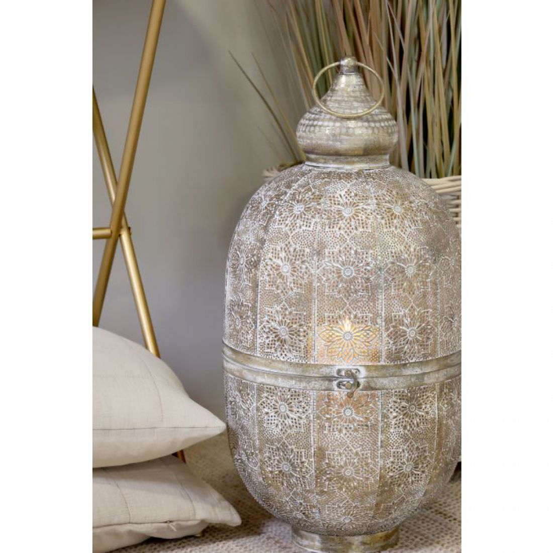 Žibintas su raštu sendinto žalvario spalvos