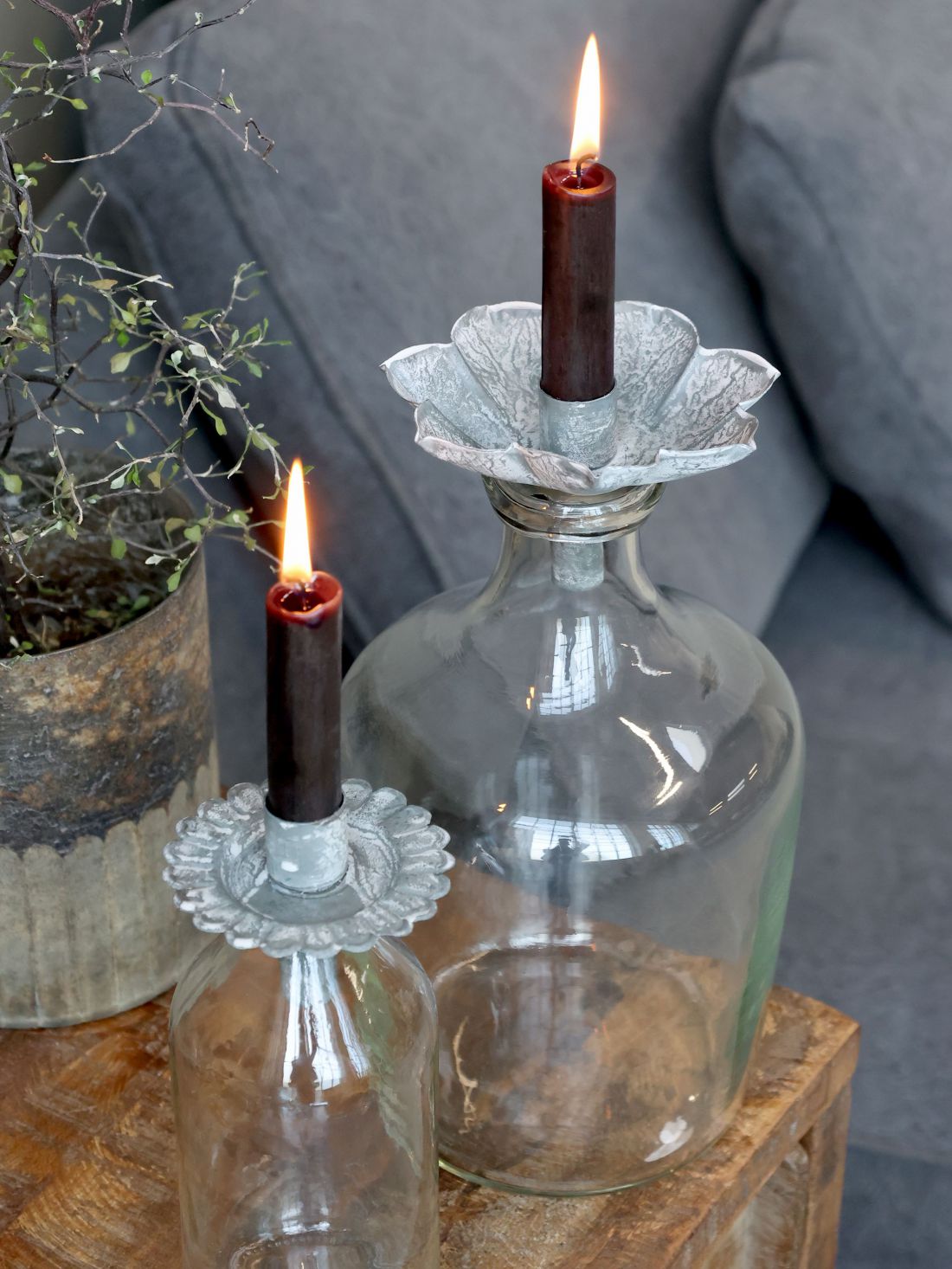 Žvakidė su gėle sendintas cinkas