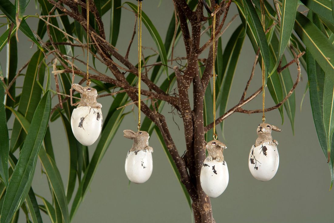 Pakabinamas triušis kiaušinyje