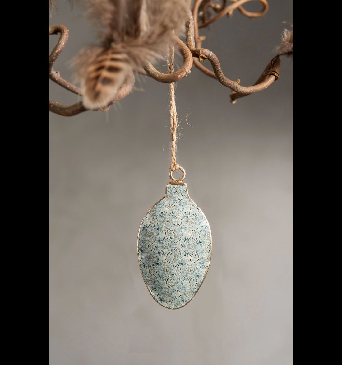 Pakabinamos dekoracijos kiaušinis su raštu