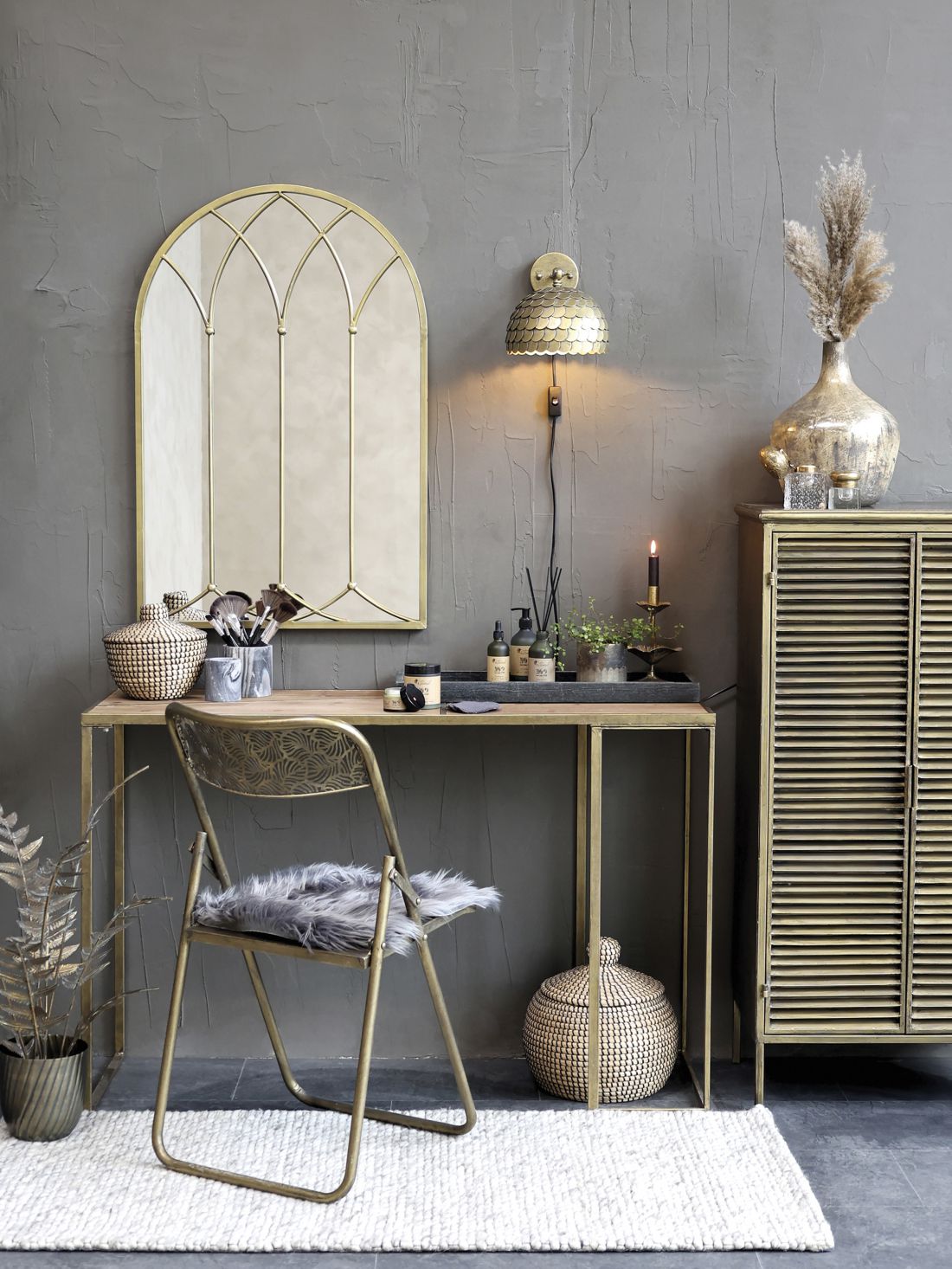 Sendinto aukso stiko vaza