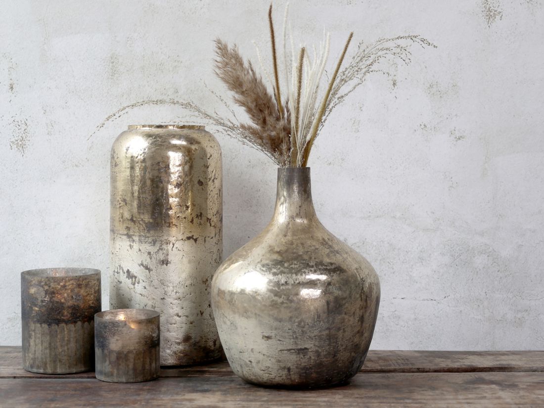 Sendinto aukso stiko vaza