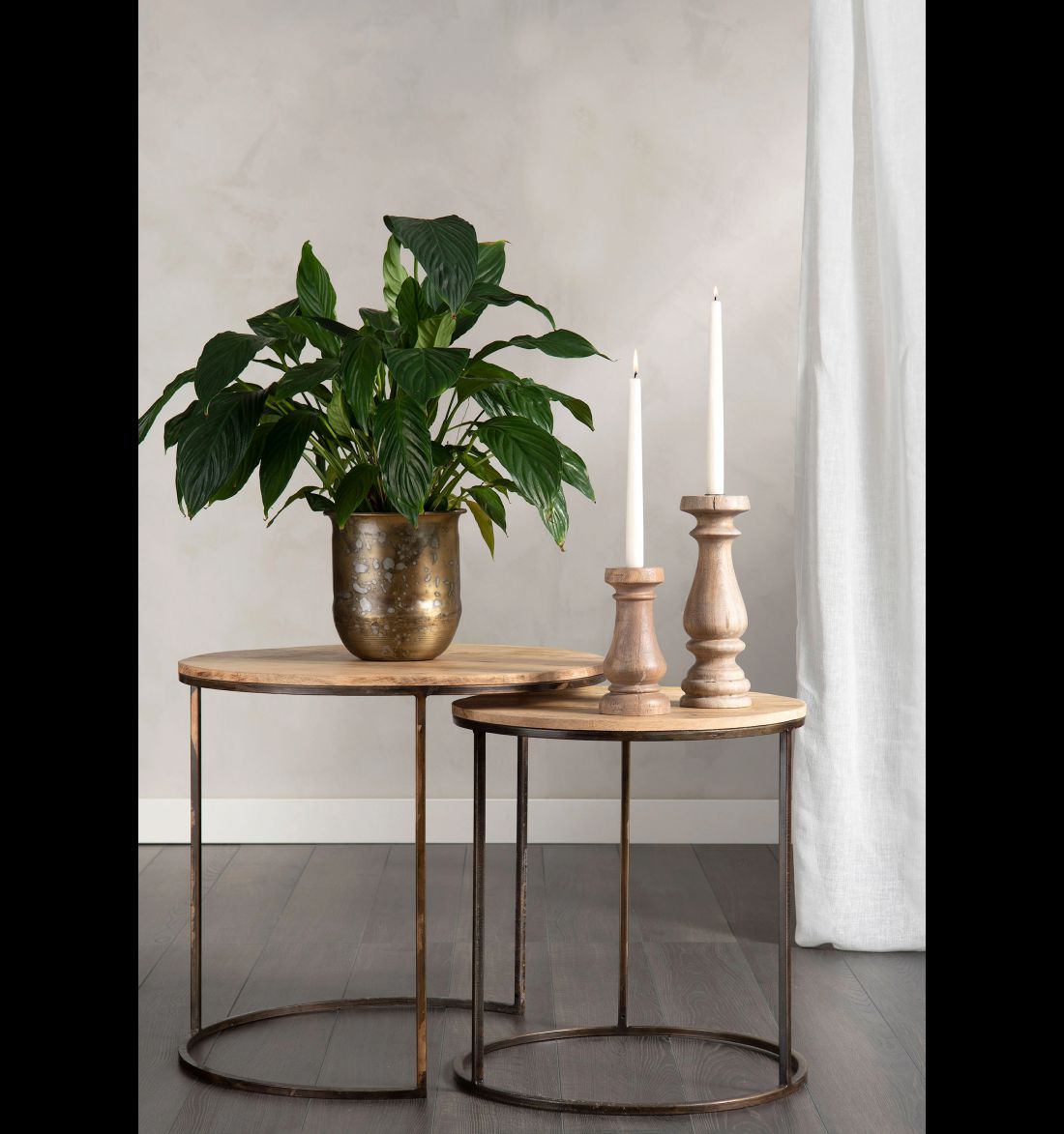 Stalas Apvalus Medinis Antikvarinis ( 2 vnt.)